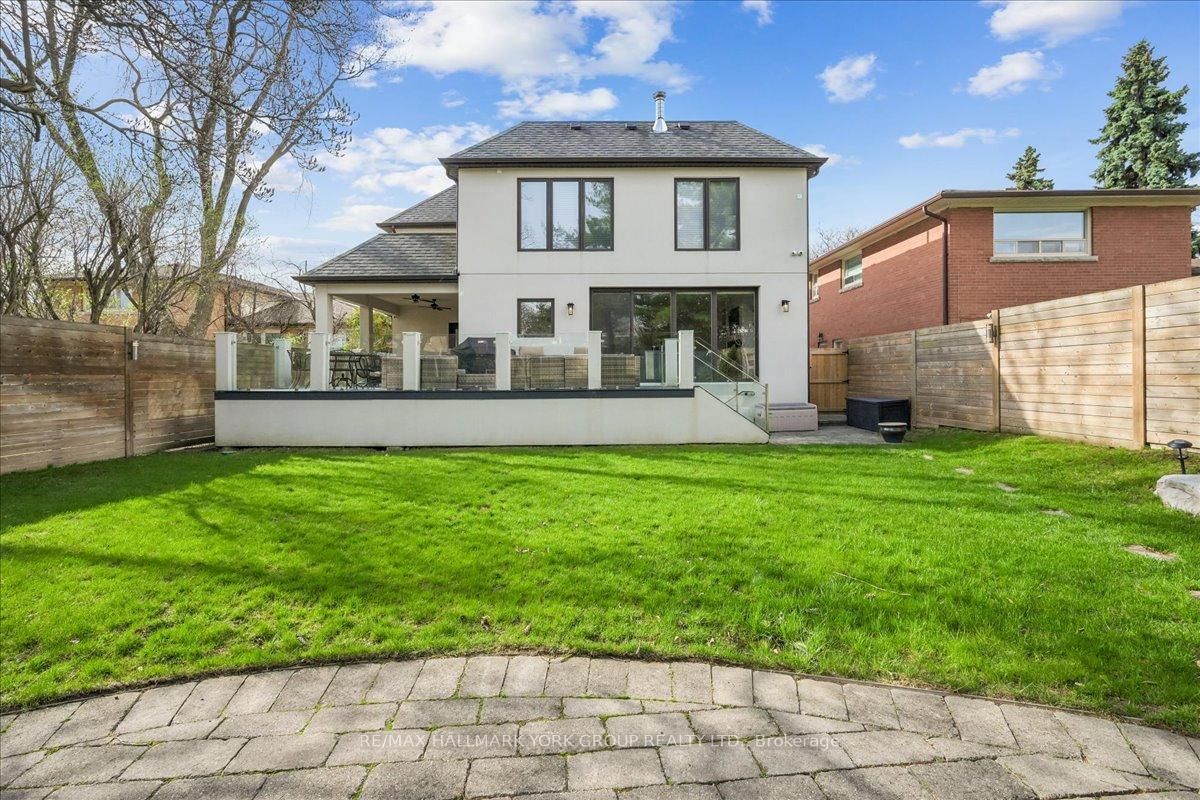 20 Ealing Drive • Toronto, ON photo 3