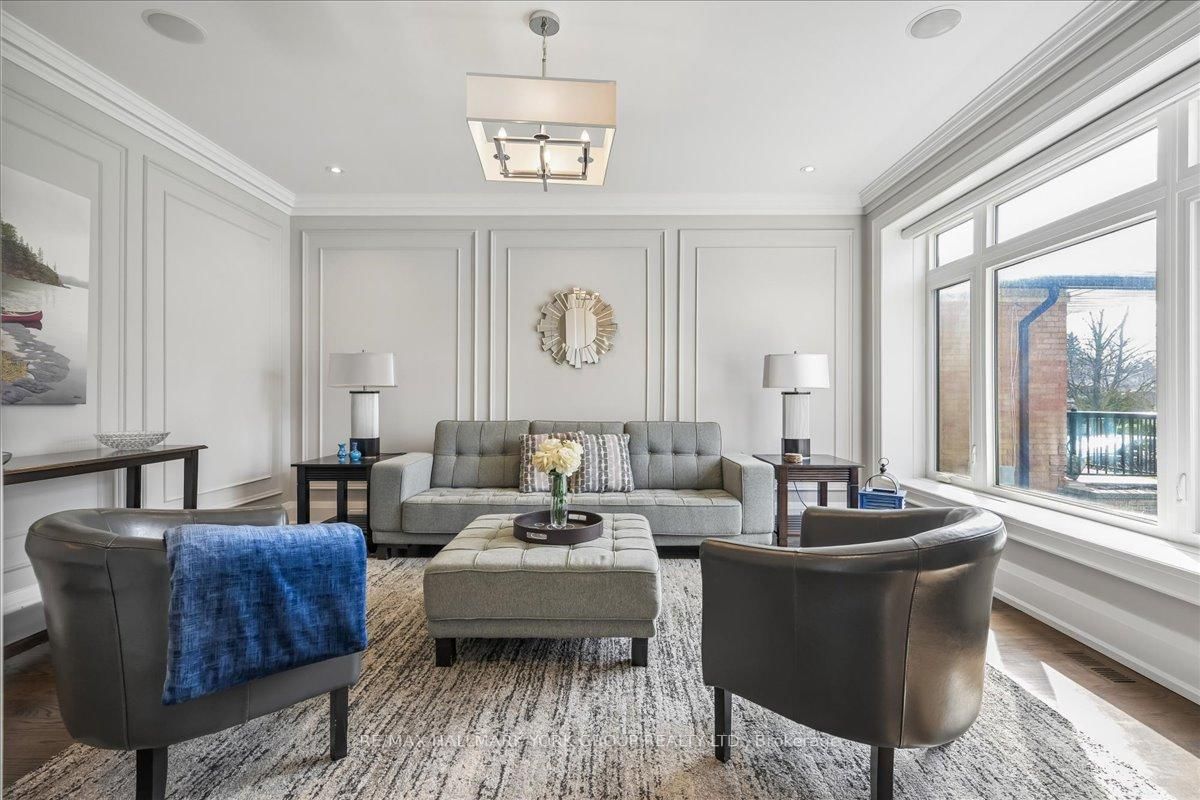 20 Ealing Drive • Toronto, ON photo 5