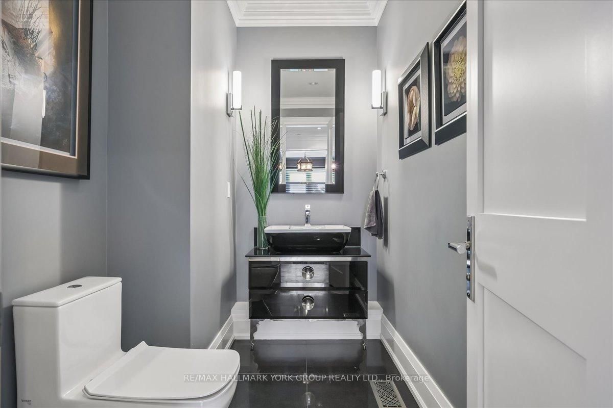 20 Ealing Drive • Toronto, ON photo 6