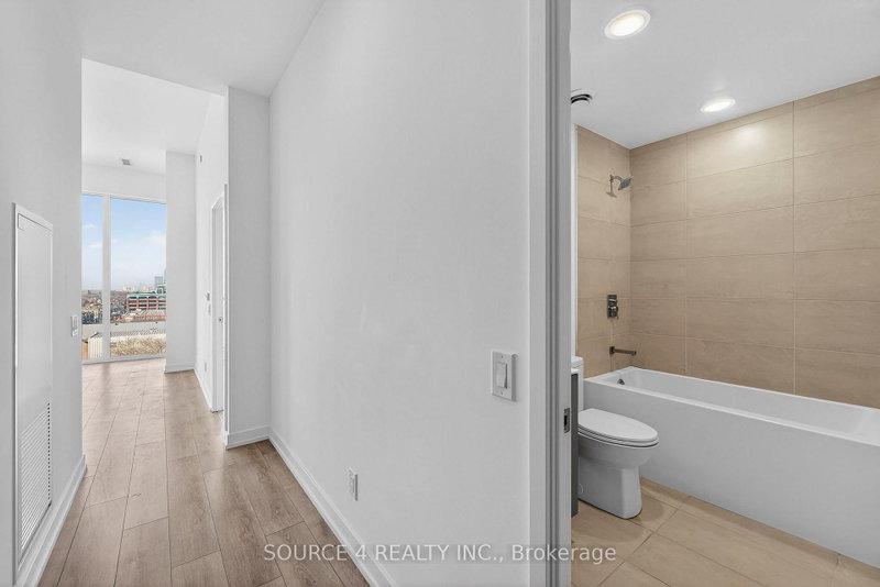 805 - 500 Dupont Street