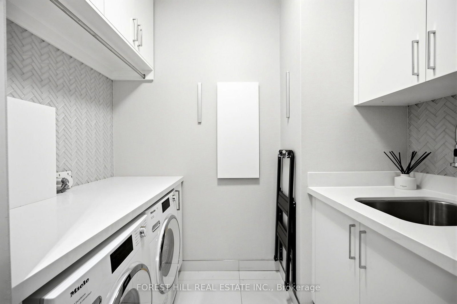 36 Hazelton Avenue • #4C • Toronto, ON photo 43