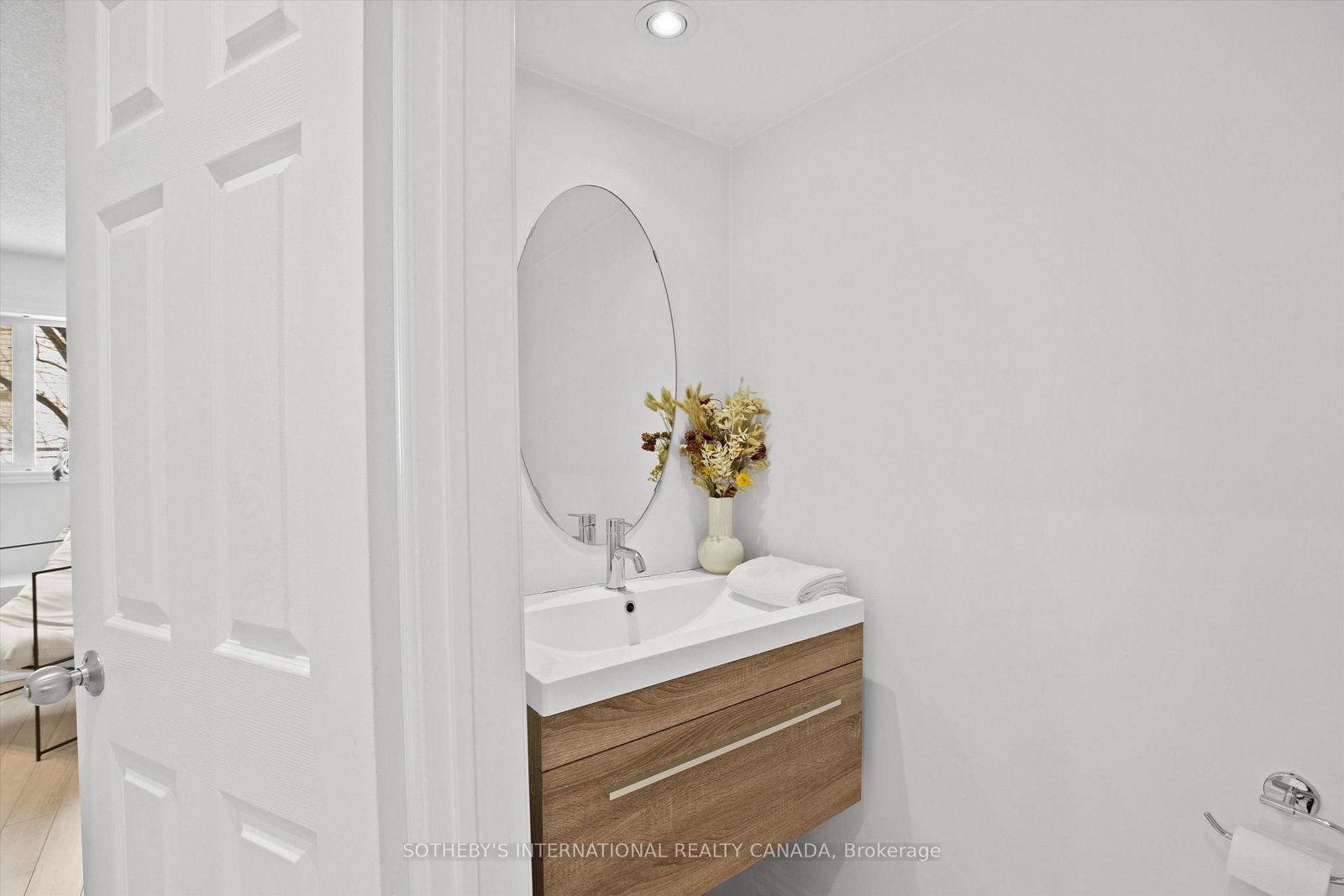 208 Niagara Street • #18 • Toronto, ON photo 12