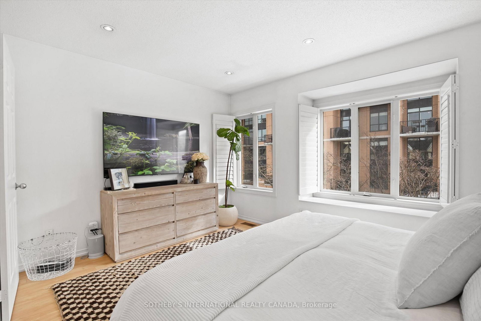 208 Niagara Street • #18 • Toronto, ON photo 17