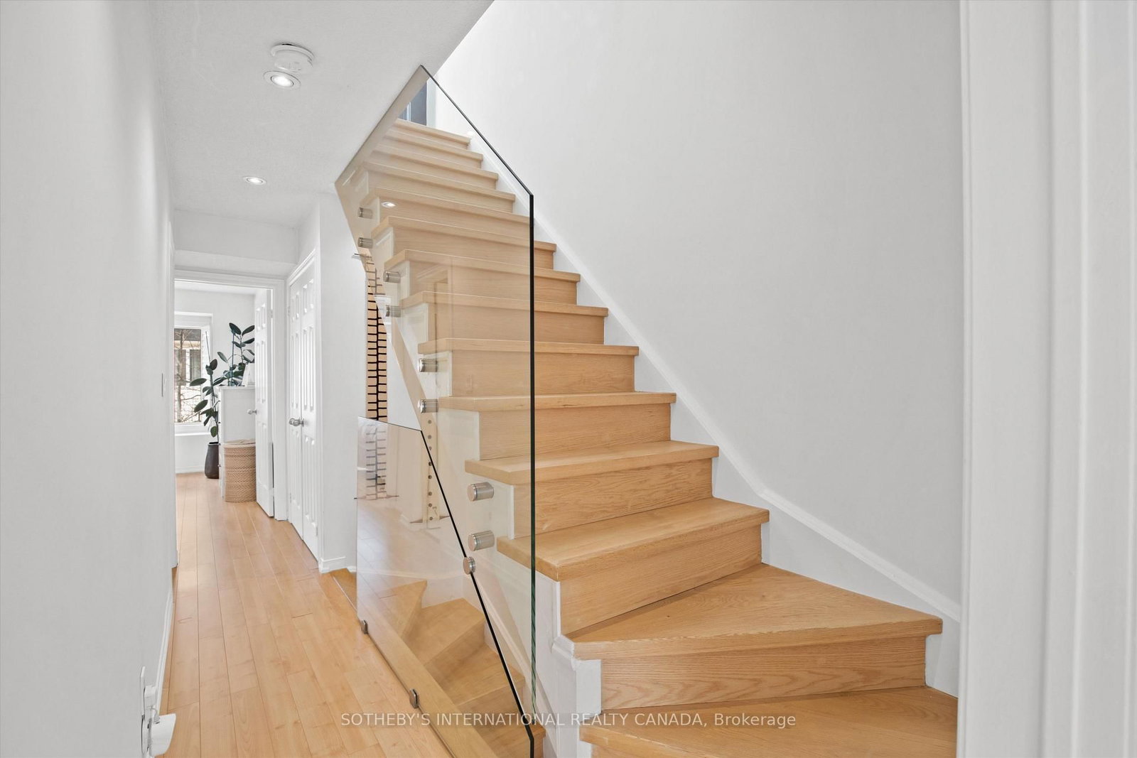 208 Niagara Street • #18 • Toronto, ON photo 24