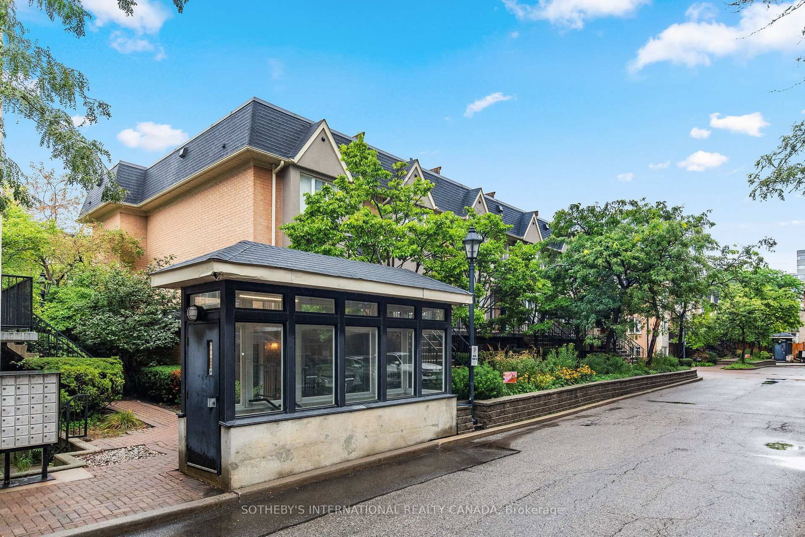 208 Niagara Street • #18 • Toronto, ON photo 29