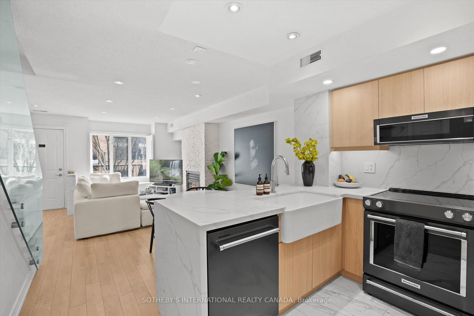 208 Niagara Street • #18 • Toronto, ON photo 9