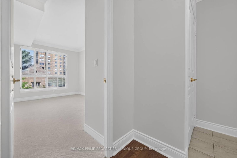 10 Delisle Ave photo 4