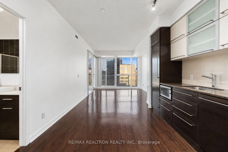 1402 - 770 Bay Street