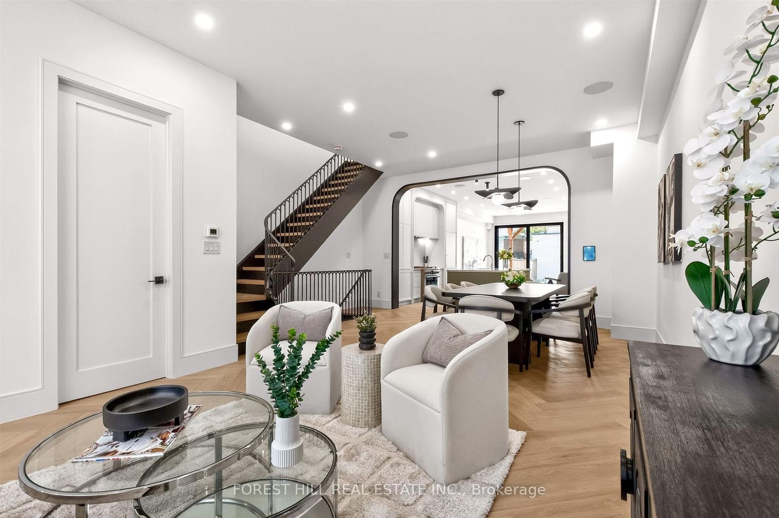 21 Foxley Street • Toronto, ON photo 5