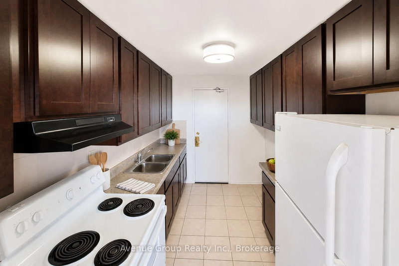 1111 - 120 Shelborne Avenue