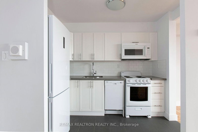 home for lease on 615-666 Spadina Avenue