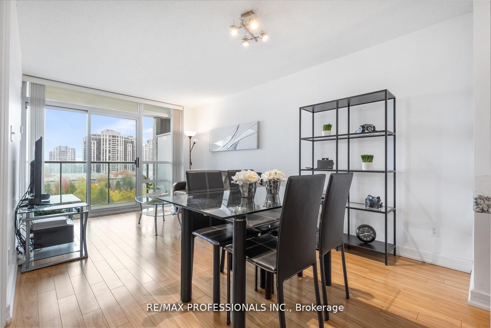 18 Harrison Garden Boulevard • #706 • Toronto, ON photo 11