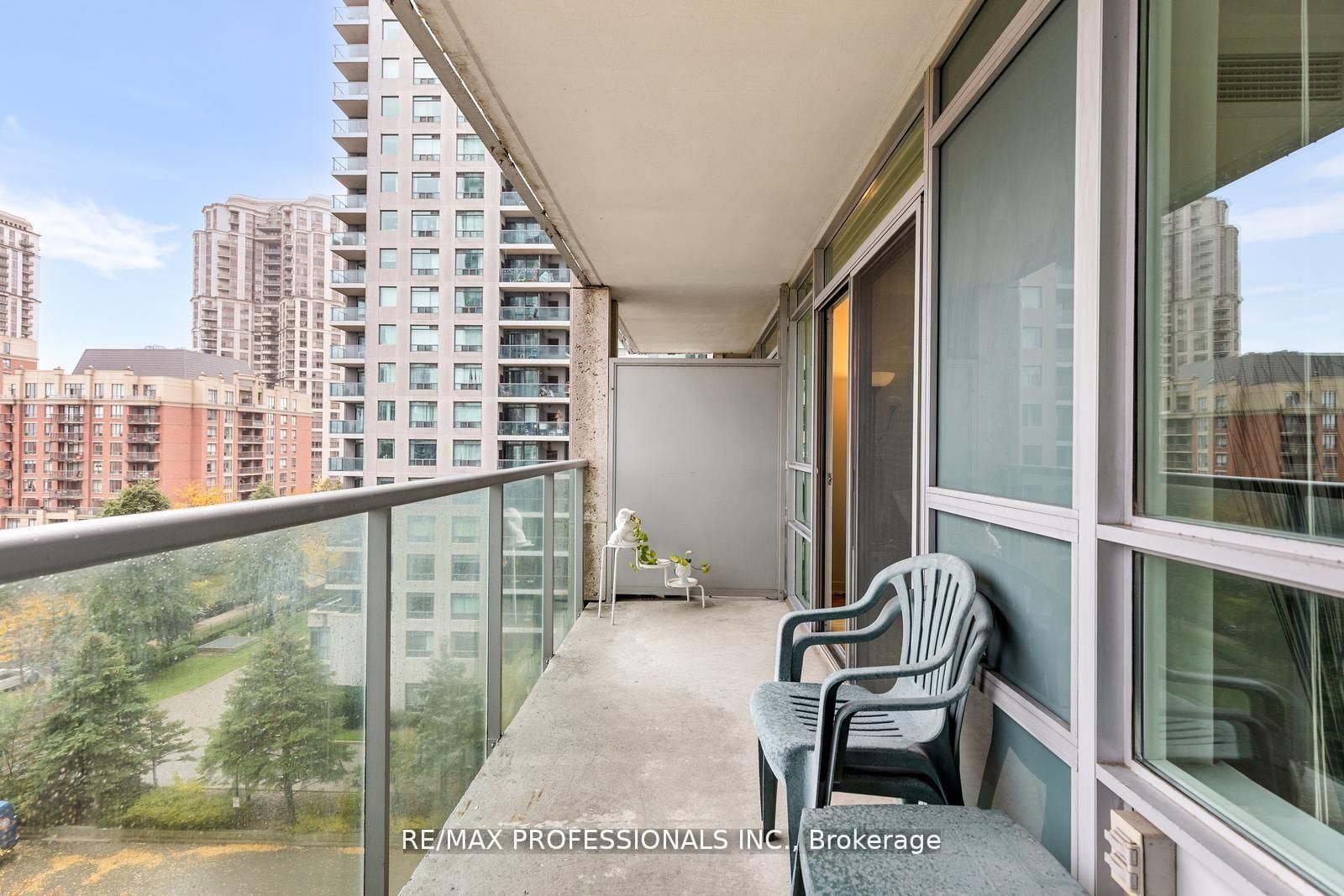 18 Harrison Garden Boulevard • #706 • Toronto, ON photo 18