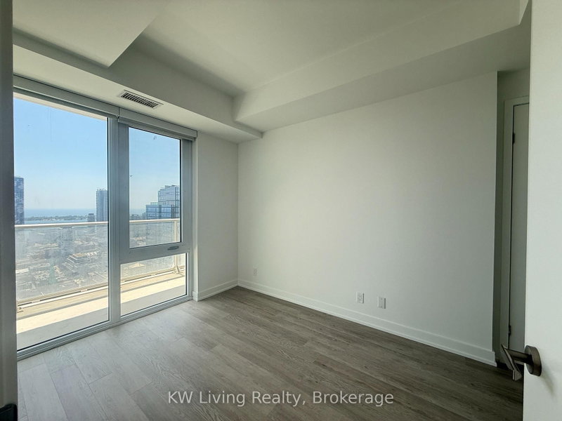 5005 - 88 Queen Street