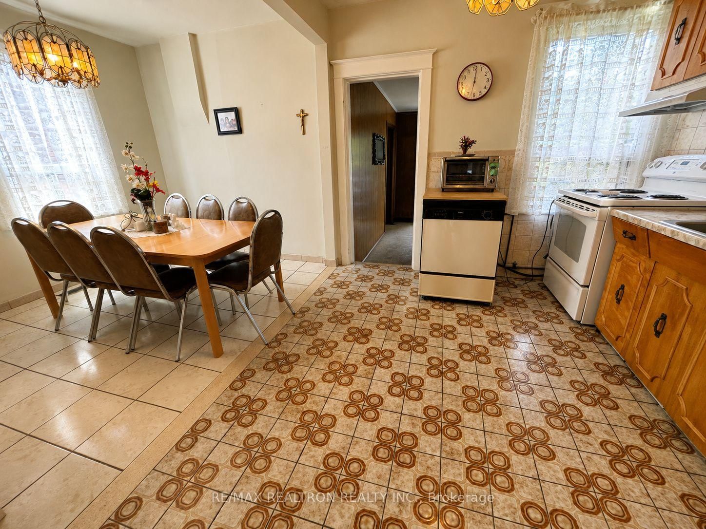 442 Northcliffe Boulevard • Toronto, ON photo 16
