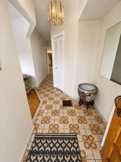 442 Northcliffe Boulevard • Toronto, ON photo 6