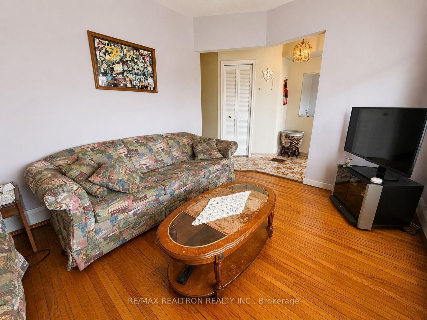 442 Northcliffe Boulevard • Toronto, ON photo 9