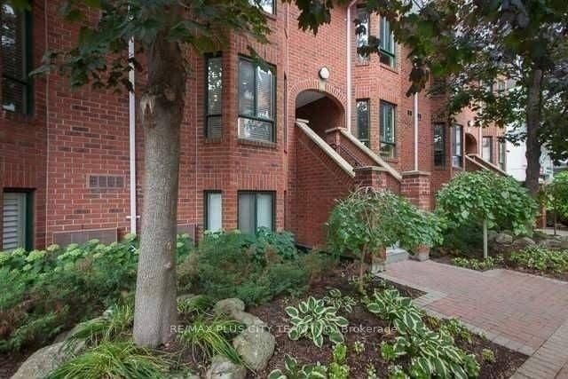 Th 8C - 801 King Street W