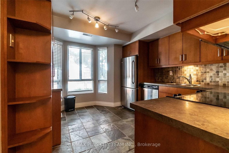 Th 8C - 801 King Street W