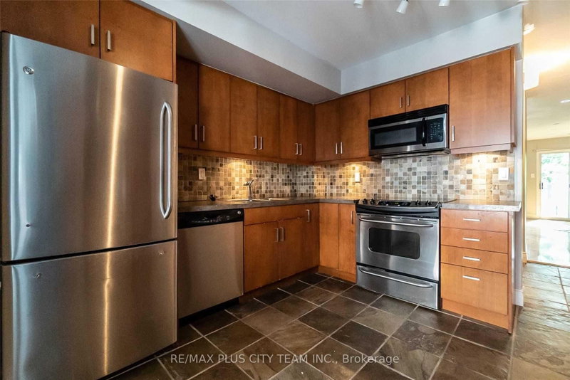 Th 8C - 801 King Street W