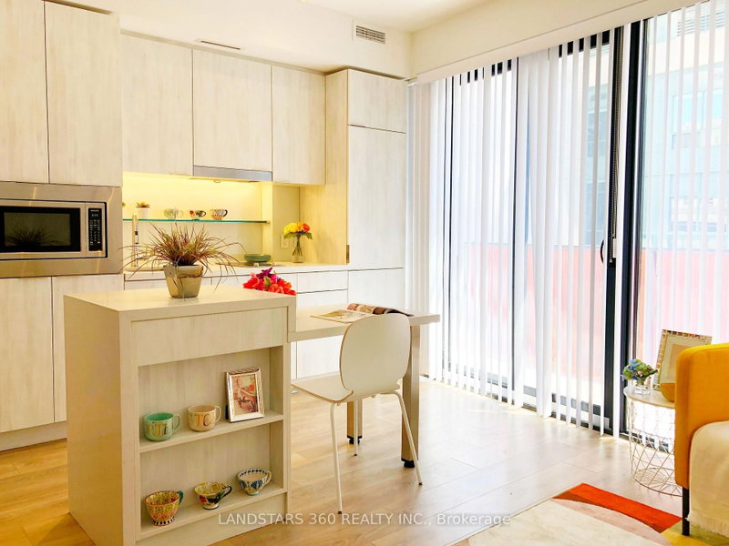 1112 - 215 Queen Street W