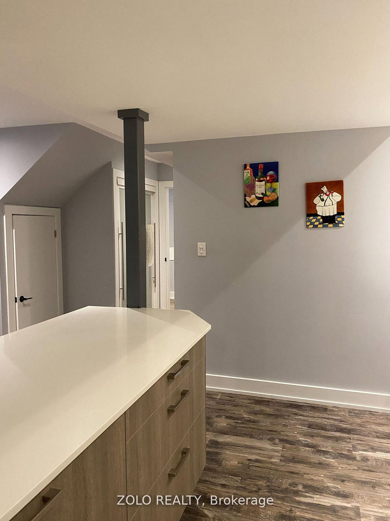 144 Northcliffe Blvd photo 4