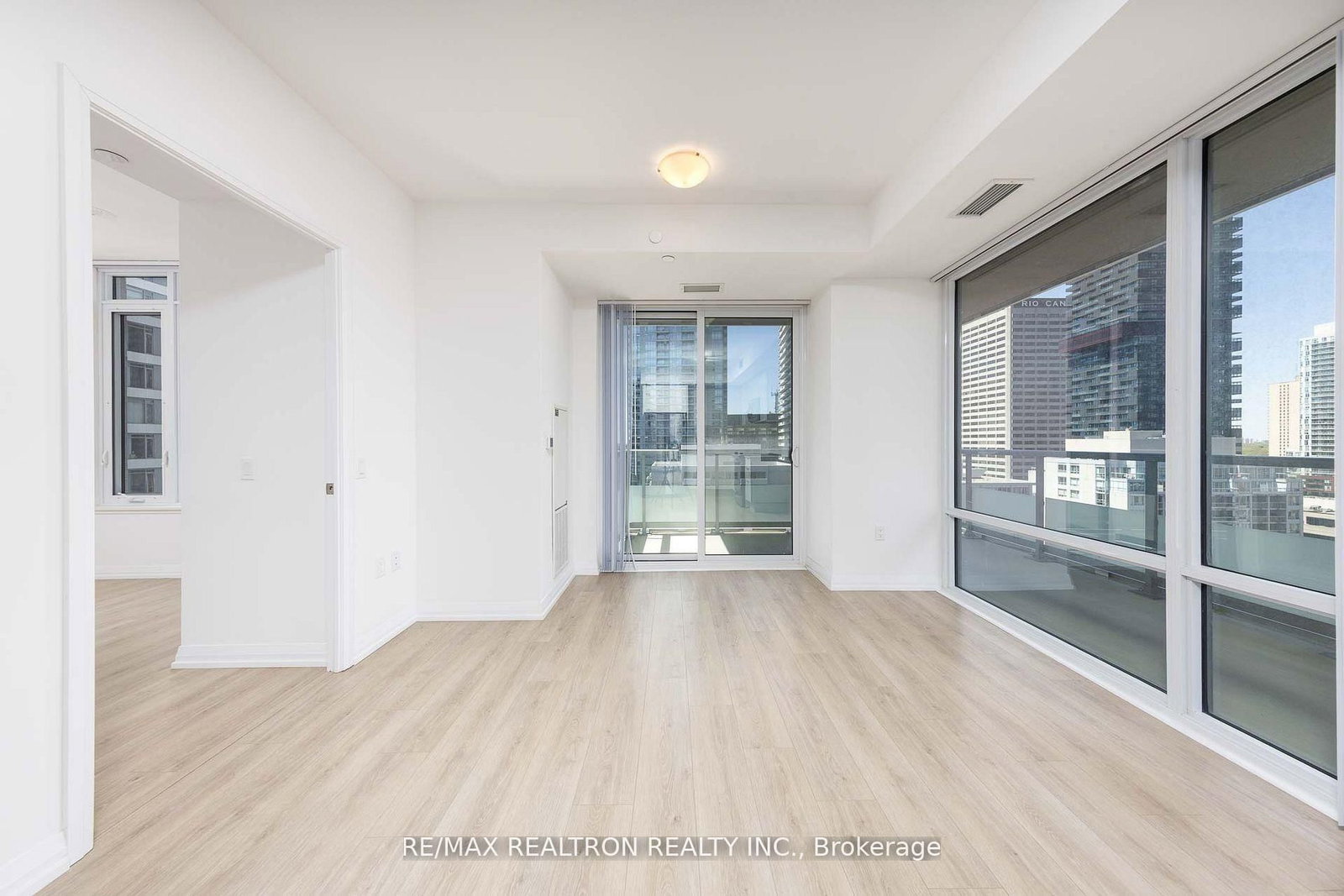 50 Dunfield Avenue • #1917 • Toronto, ON photo 8
