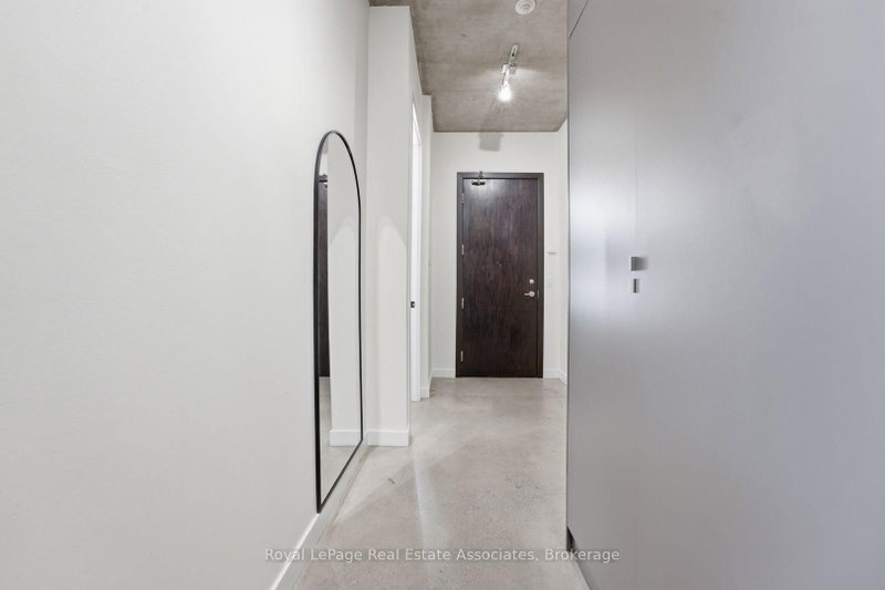 204 - 19 Brant Street