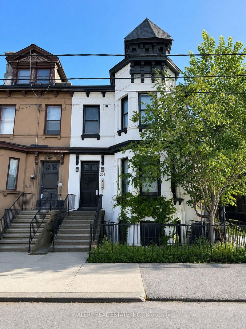 7 - 205 Gerrard Street E