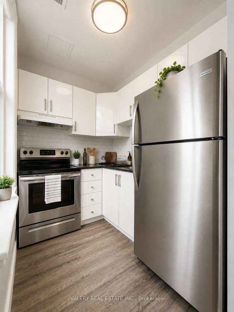 7 - 205 Gerrard Street E