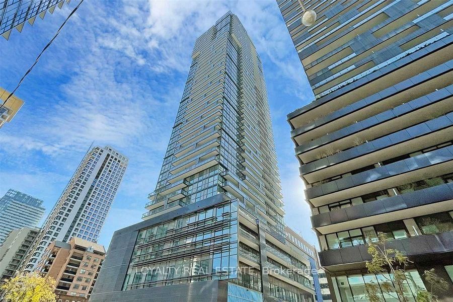 39 Roehampton Avenue • #1409 • Toronto, ON photo 1