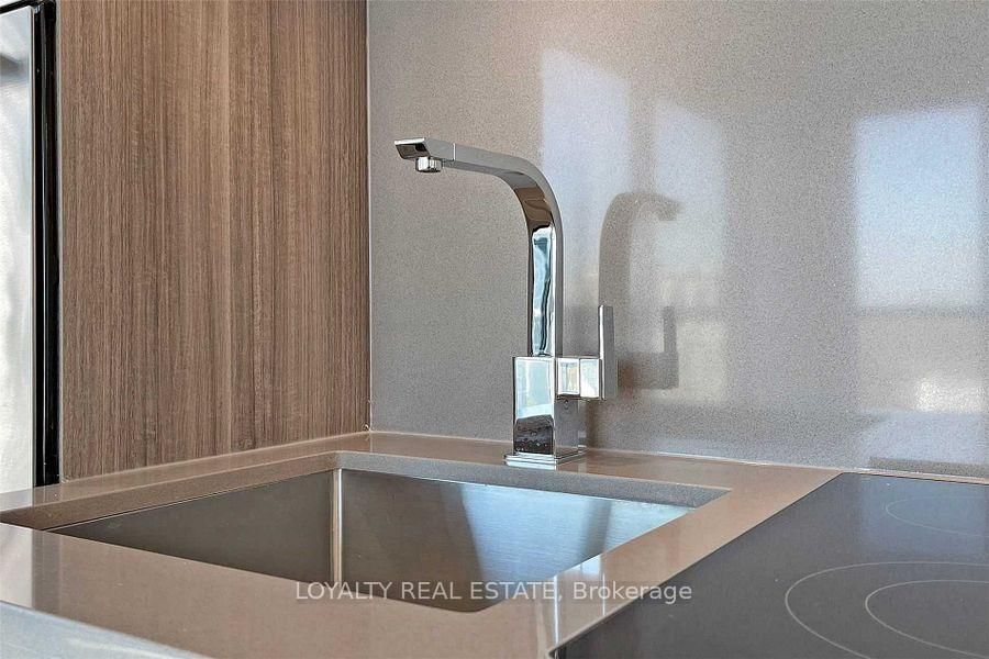 39 Roehampton Avenue • #1409 • Toronto, ON photo 21