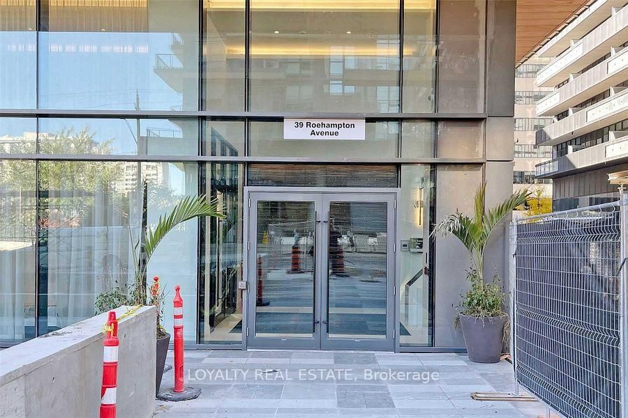 39 Roehampton Avenue • #1409 • Toronto, ON photo 3