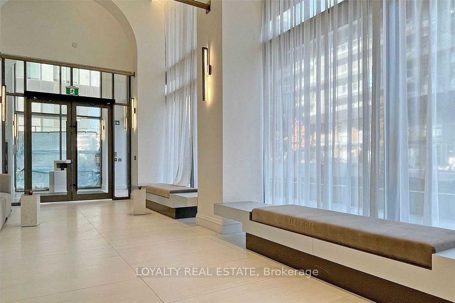39 Roehampton Avenue • #1409 • Toronto, ON photo 4