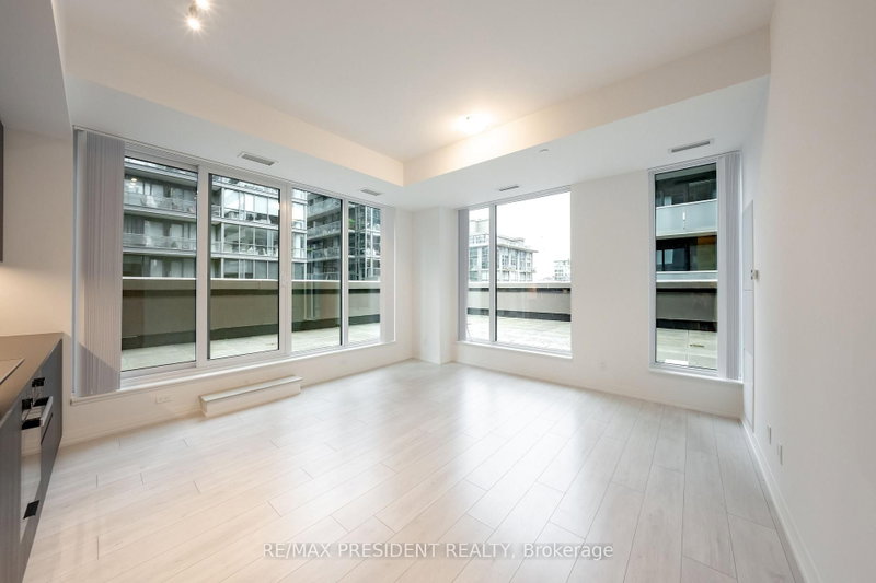 822 - 400 King Street W
