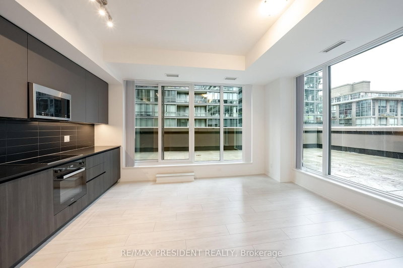 822 - 400 King Street W