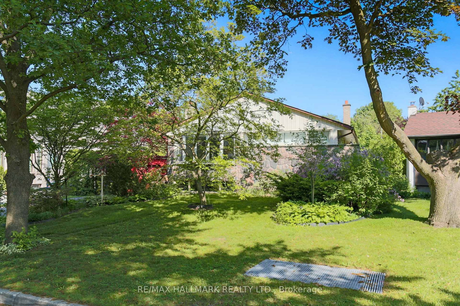 80 Berkinshaw Crescent • Toronto, ON photo 37