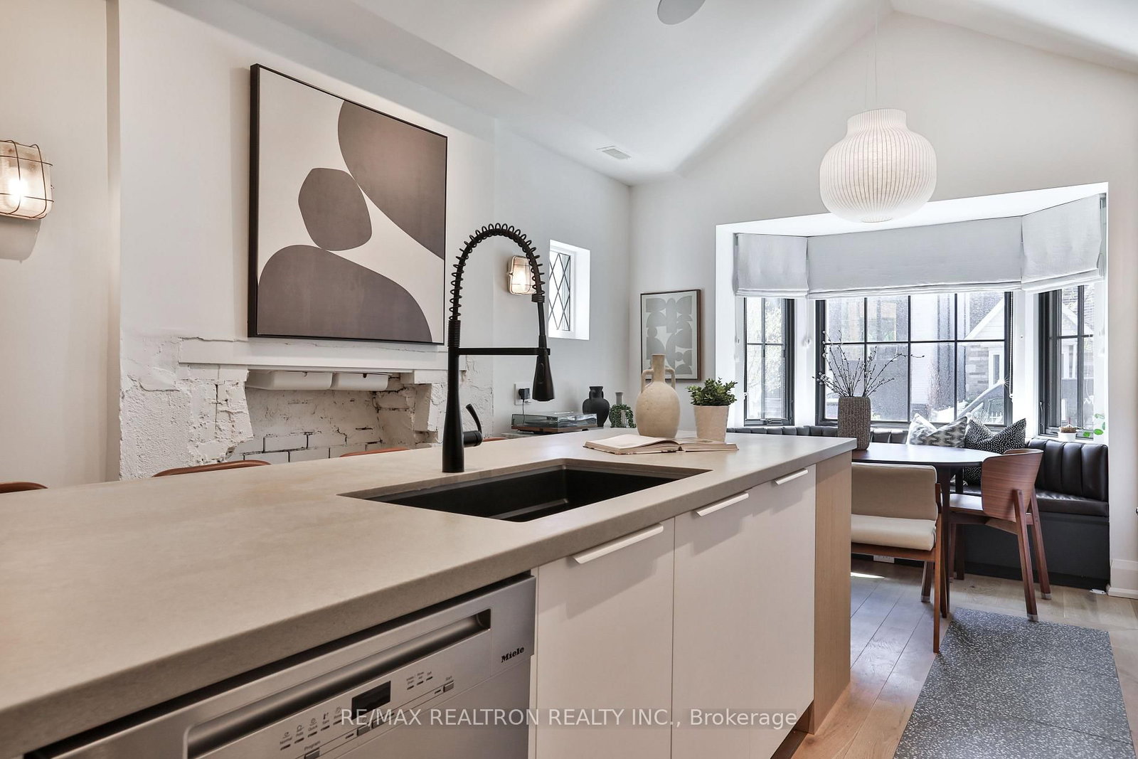 46 Gloucester Grove • Toronto, ON photo 10