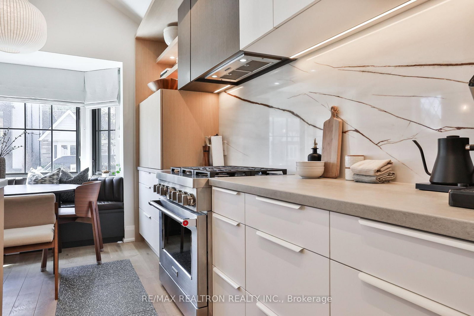 46 Gloucester Grove • Toronto, ON photo 11