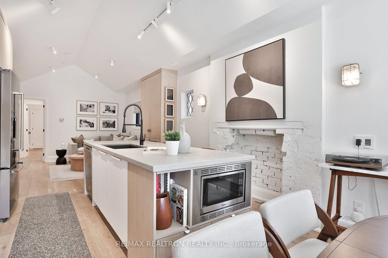 46 Gloucester Grove • Toronto, ON photo 14