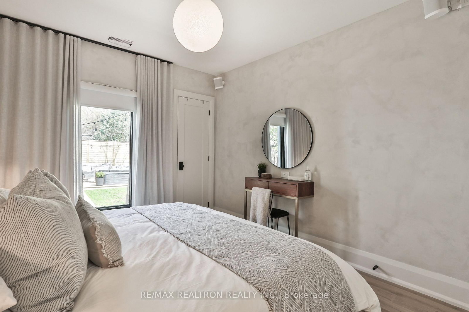 46 Gloucester Grove • Toronto, ON photo 17