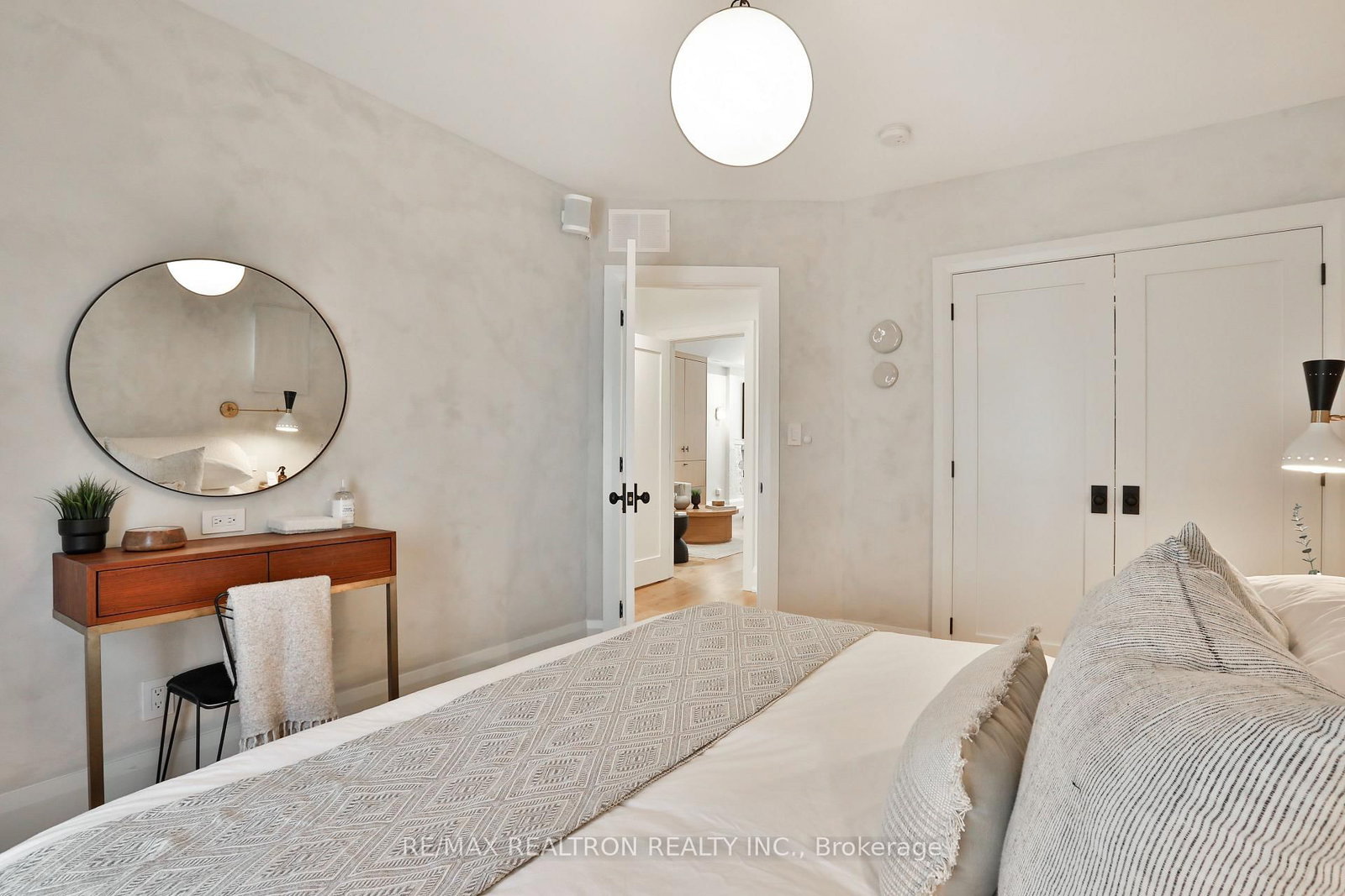 46 Gloucester Grove • Toronto, ON photo 19