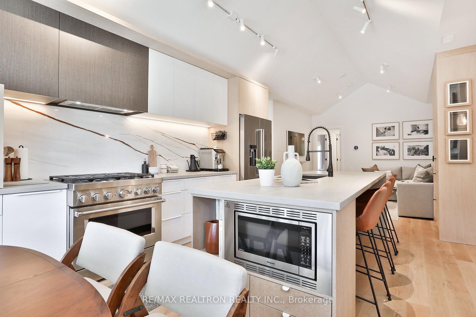 46 Gloucester Grove • Toronto, ON photo 21