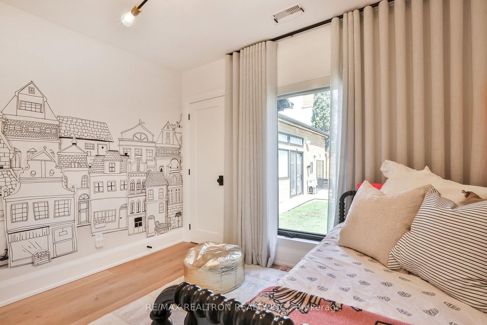46 Gloucester Grove • Toronto, ON photo 24