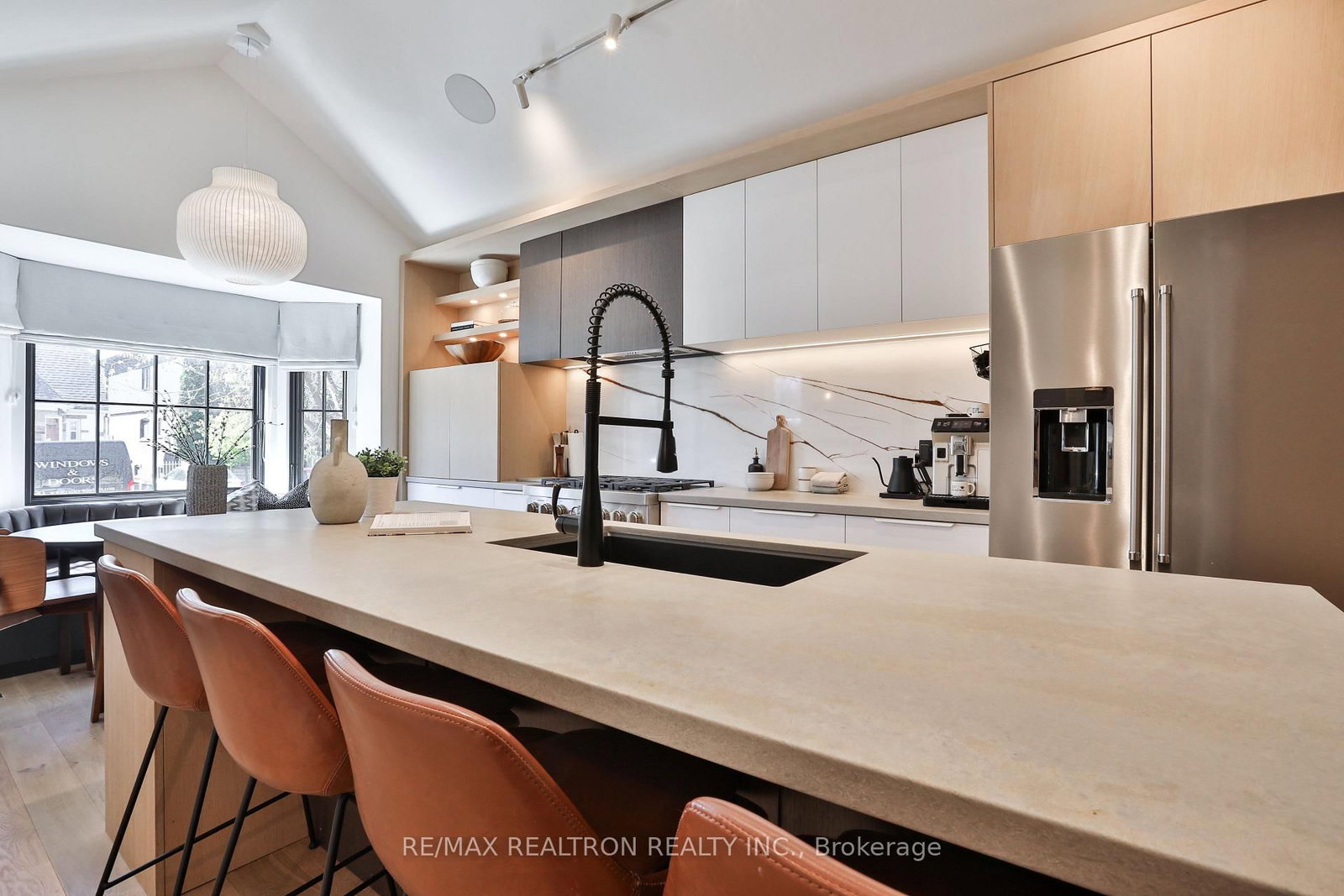 46 Gloucester Grove • Toronto, ON photo 9