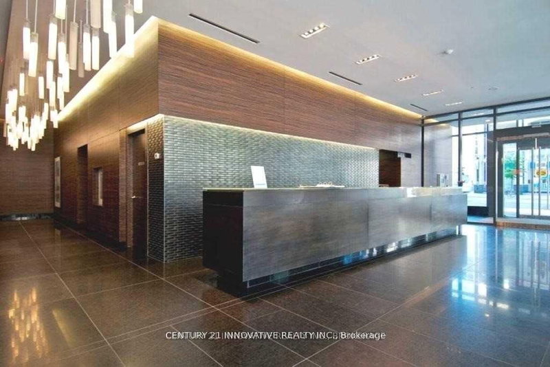 1610 - 770 Bay Street