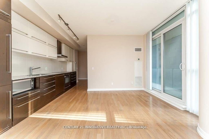 1610 - 770 Bay Street
