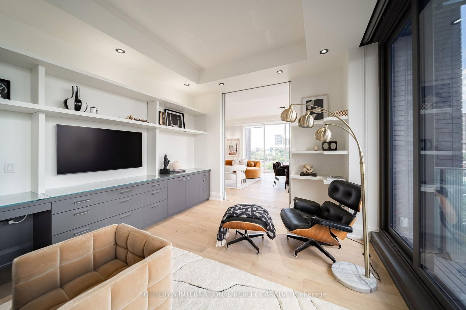 88 Davenport Road • #804 • Toronto, ON photo 16