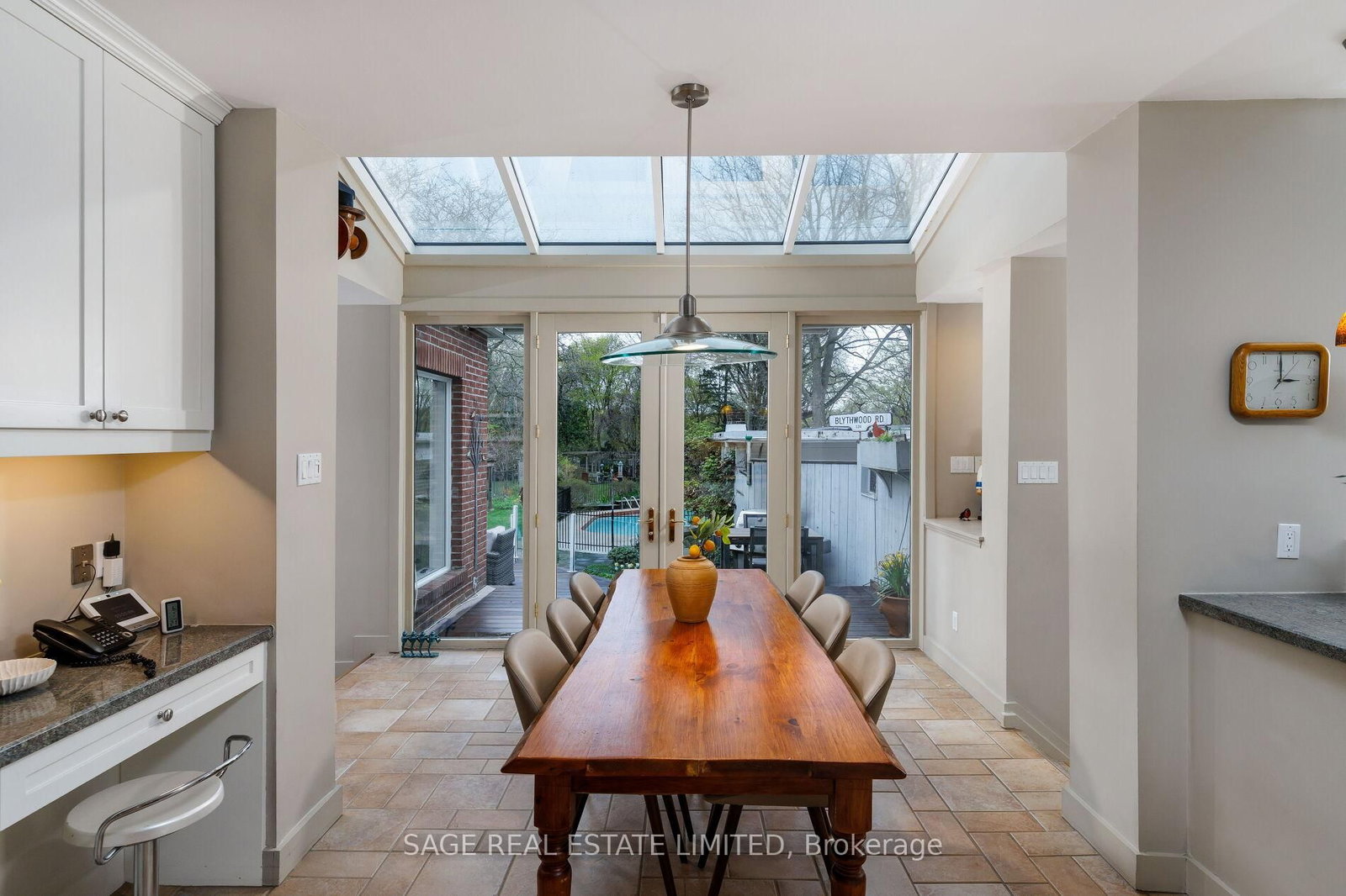 124 Blythwood Road • Toronto, ON photo 11