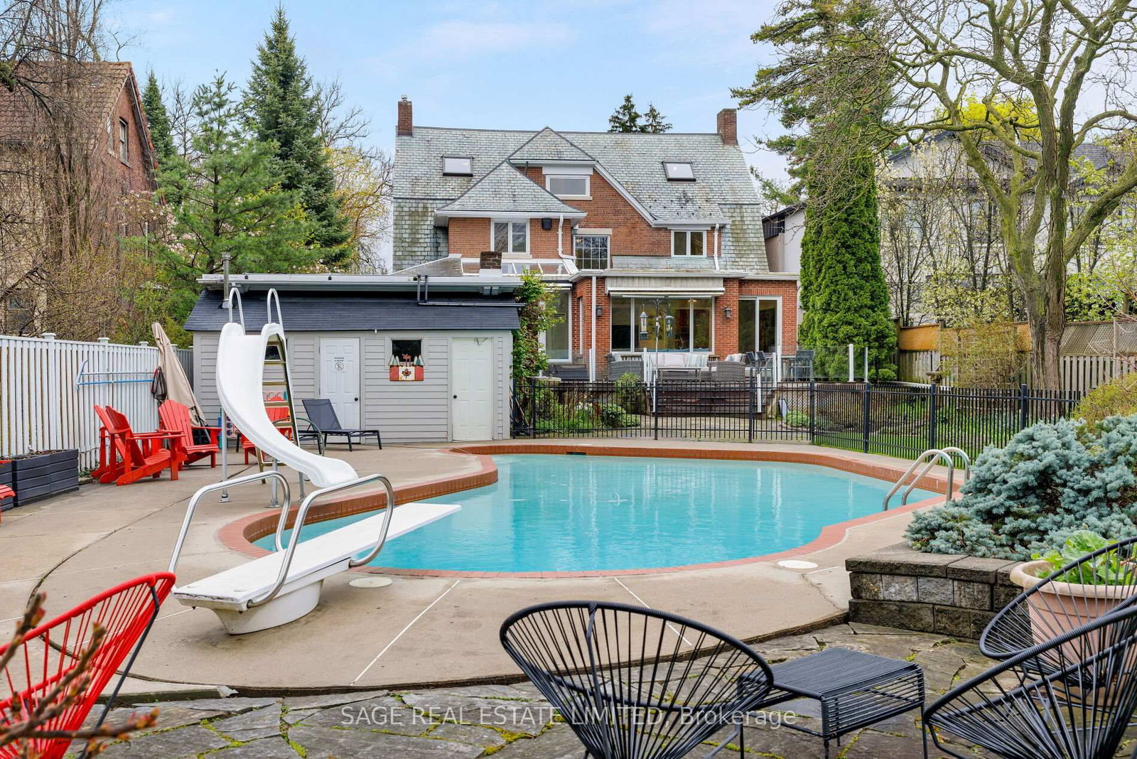 124 Blythwood Road • Toronto, ON photo 14
